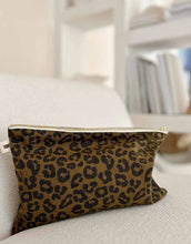 Laden Sie das Bild in den Galerie-Viewer, Pouch Lili I Graou Olive
