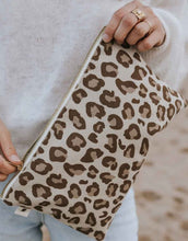 Laden Sie das Bild in den Galerie-Viewer, Pouch Lili I Leopard Brown
