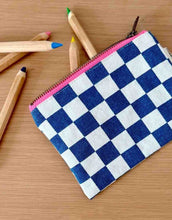 Laden Sie das Bild in den Galerie-Viewer, Purse Marie I Checks Blue Ecru
