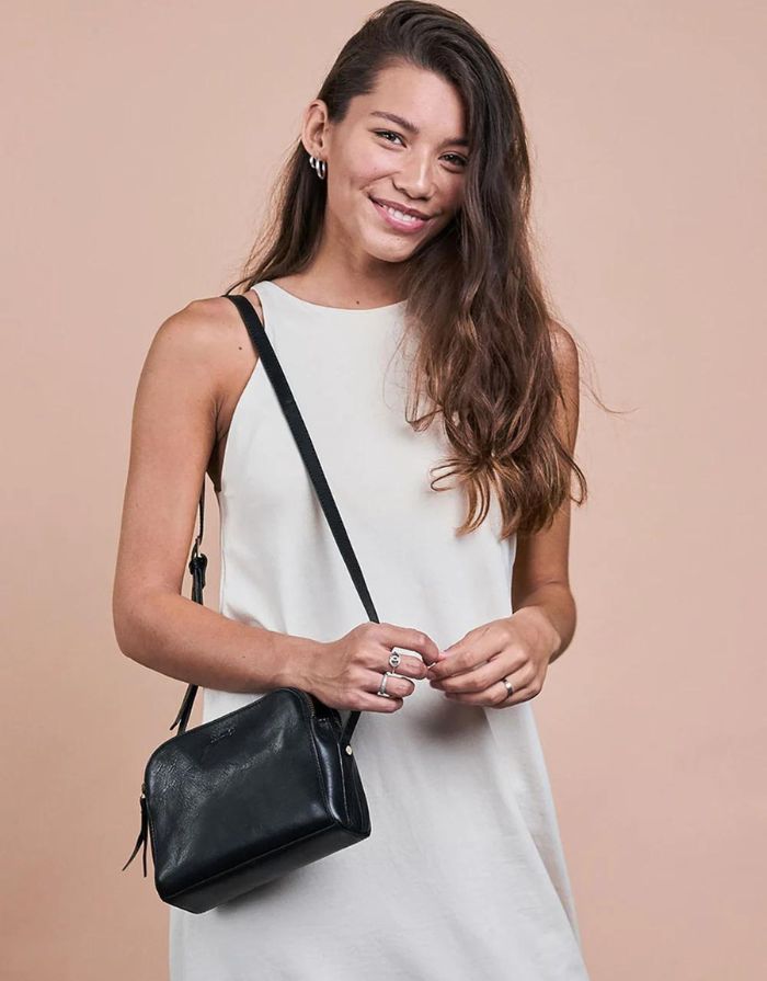 Emily w Leather Strap I Black Stromboli
