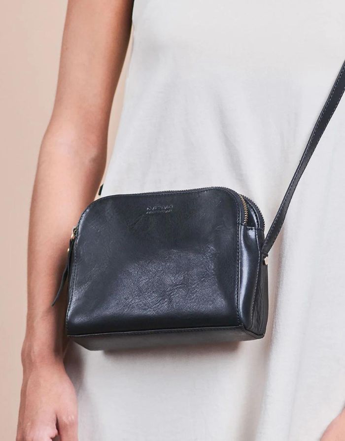 Emily w Leather Strap I Black Stromboli