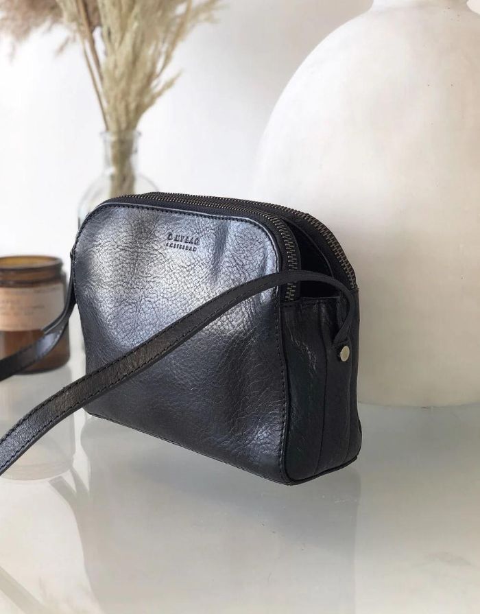 Emily w Leather Strap I Black Stromboli