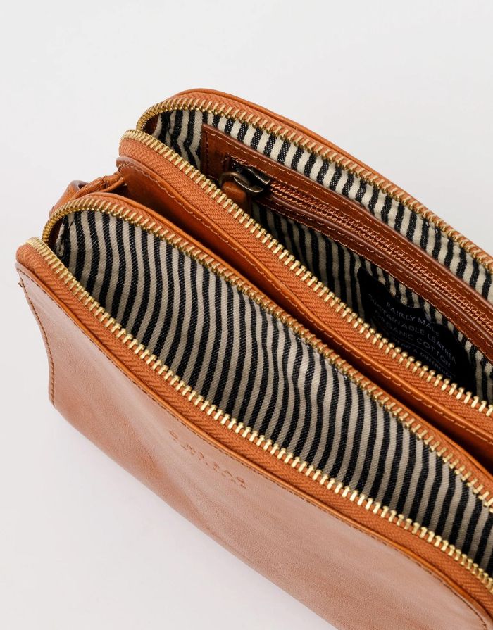Emily w Leather Strap I Cognac Stromboli