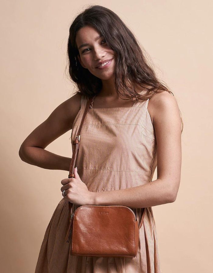 Emily w Leather Strap I Cognac Stromboli
