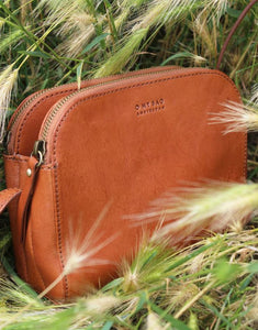 Emily w Leather Strap I Cognac Stromboli
