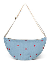 Laden Sie das Bild in den Galerie-Viewer, Tasche Fanny Pack Denim I Blue Hearts

