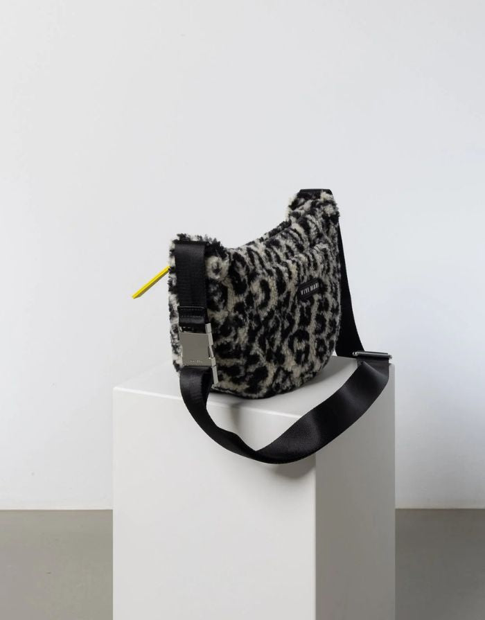 Teddy Hip Bag Medium I Leo Splashes Black/Sand