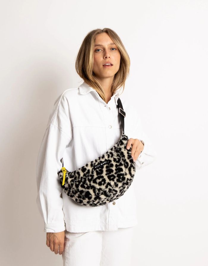 Teddy Hip Bag Medium I Leo Splashes Black/Sand