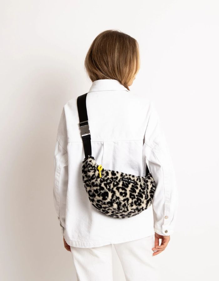 Teddy Hip Bag Medium I Leo Splashes Black/Sand