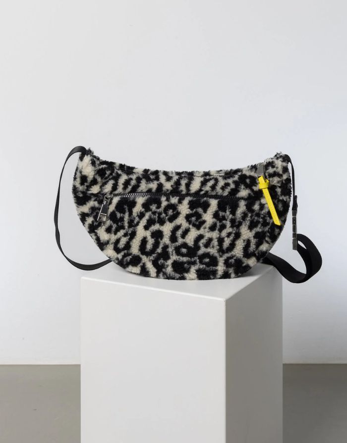 Teddy Hip Bag Medium I Leo Splashes Black/Sand