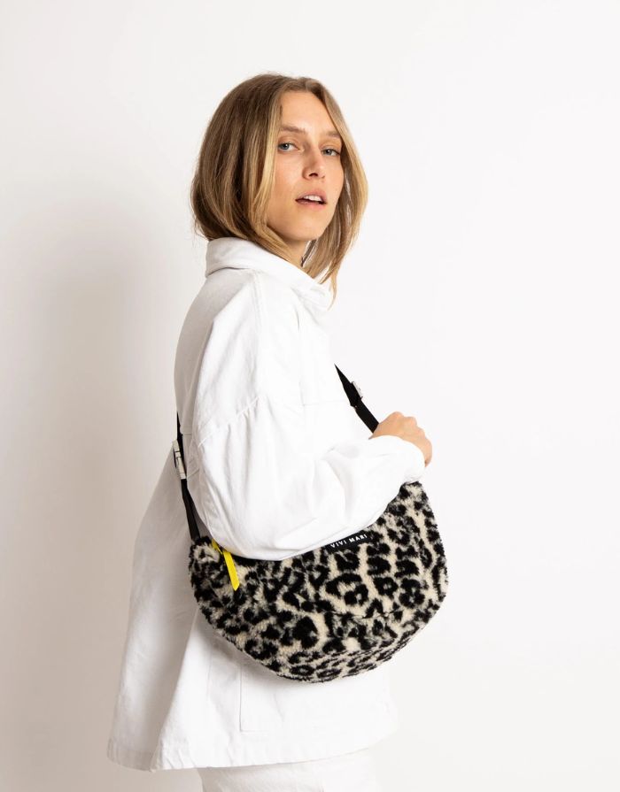 Teddy Hip Bag Medium I Leo Splashes Black/Sand