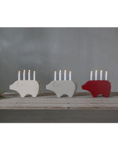 Laden Sie das Bild in den Galerie-Viewer, Fensterleuchter Gry in Weiß von Star Trading, Schwein-Design mit 4 warmweißen E10-Lichtern, Textilkabel Gold, 28,5 x 28 x 7 cm, geeignet für Innenbereiche.
