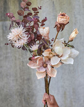 Laden Sie das Bild in den Galerie-Viewer, Kunstblume Magnolie H 58cm I Rose
