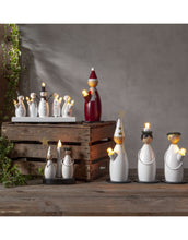 Laden Sie das Bild in den Galerie-Viewer, Lucia Classic Lampe von Star Trading aus Holz, B 12 cm × H 24 cm × T 12 cm, E14-Fassung, Kabellänge 180 cm, warmes Licht für Fensterbank, Tisch oder Weihnachtsdekoration.
