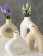 Laden Sie das Bild in den Galerie-Viewer, Metty Low I White
