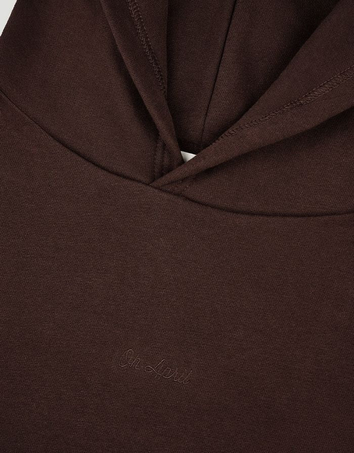 OH APRIL Hoodie Boyfriend Good Karma Wave in Truffle – oversized geschnittener Kapuzenpullover aus Baumwollmix mit Stickerei und Rückenprint.