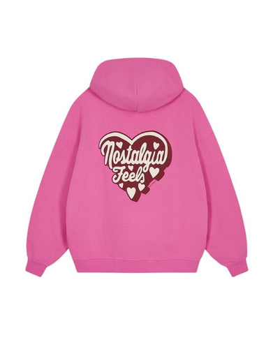 OH APRIL Hoodie Boyfriend Nostalgia Heart in Candy – oversized geschnittener Kapuzenpullover aus Baumwollmix mit Stickerei und Herzprint auf dem Rücken.