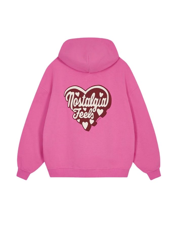 OH APRIL Hoodie Boyfriend Nostalgia Heart in Candy – oversized geschnittener Kapuzenpullover aus Baumwollmix mit Stickerei und Herzprint auf dem Rücken.