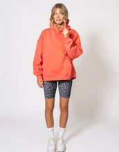 Laden Sie das Bild in den Galerie-Viewer, Boyfriend Hoodie I Coral
