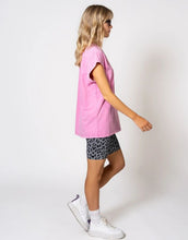 Laden Sie das Bild in den Galerie-Viewer, Boyfriend Shortsleeve T-Shirt Heart I Fuchsia Acid
