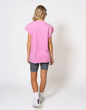 Laden Sie das Bild in den Galerie-Viewer, Boyfriend Shortsleeve T-Shirt Heart I Fuchsia Acid
