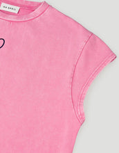 Laden Sie das Bild in den Galerie-Viewer, Boyfriend Shortsleeve T-Shirt Heart I Fuchsia Acid
