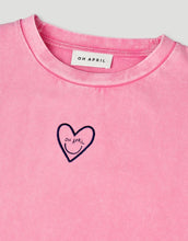 Laden Sie das Bild in den Galerie-Viewer, Boyfriend Shortsleeve T-Shirt Heart I Fuchsia Acid
