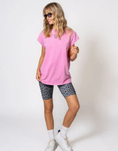 Laden Sie das Bild in den Galerie-Viewer, Boyfriend Shortsleeve T-Shirt Heart I Fuchsia Acid

