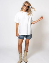 Laden Sie das Bild in den Galerie-Viewer, Boyfriend T-Shirt Sunny Days I Pearl
