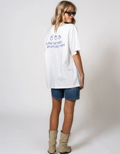 Laden Sie das Bild in den Galerie-Viewer, Boyfriend T-Shirt Sunny Days I Pearl
