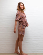 Laden Sie das Bild in den Galerie-Viewer, Gym Shorts Naram I Camel &amp; Ultramarin
