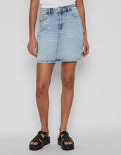 Laden Sie das Bild in den Galerie-Viewer, Jeansrock Vikaja I Light Blue Denim
