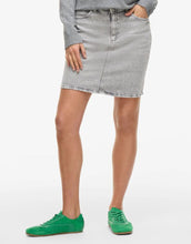 Laden Sie das Bild in den Galerie-Viewer, Jeansrock Vikaja I Light Grey Denim Wash
