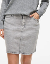 Laden Sie das Bild in den Galerie-Viewer, Jeansrock Vikaja I Light Grey Denim Wash
