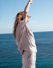 Laden Sie das Bild in den Galerie-Viewer, Gym Shorts Naram I Lilac &amp; Neon Yellow

