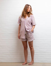 Laden Sie das Bild in den Galerie-Viewer, Gym Shorts Naram I Lilac &amp; Neon Yellow
