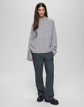 Laden Sie das Bild in den Galerie-Viewer, Pullover Bathilda Erica I Light Grey Melange
