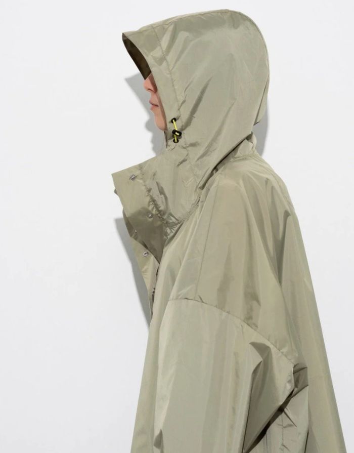 Raincoat I Solid Pale Olive