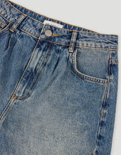 Laden Sie das Bild in den Galerie-Viewer, Denim Shorts Toum I Mid Blue
