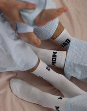 Laden Sie das Bild in den Galerie-Viewer, Socken Mom I College Blau
