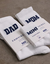 Laden Sie das Bild in den Galerie-Viewer, Socken Mom I College Blau
