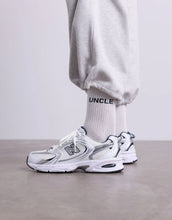 Laden Sie das Bild in den Galerie-Viewer, Socken I Uncle
