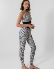 Laden Sie das Bild in den Galerie-Viewer, Sport Top Taylor I Leo Light Grey
