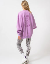 Laden Sie das Bild in den Galerie-Viewer, Oversize Sweater Positive I Bright Lilac
