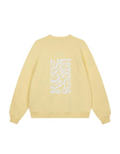 Laden Sie das Bild in den Galerie-Viewer, Oversized Sweater Waves I Pastell Yellow
