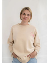 Laden Sie das Bild in den Galerie-Viewer, Sweatshirt Cool Aunty Club I Beige
