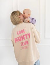 Laden Sie das Bild in den Galerie-Viewer, Sweatshirt Cool Aunty Club I Beige
