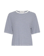 Laden Sie das Bild in den Galerie-Viewer, T-Shirt Jana Stripe I White/Oceana
