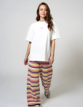 Laden Sie das Bild in den Galerie-Viewer, Boyfriend T-Shirt Summer Party Stripe I Pearl
