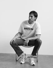 Laden Sie das Bild in den Galerie-Viewer, T-Shirt Dad Era I White/Burgundy
